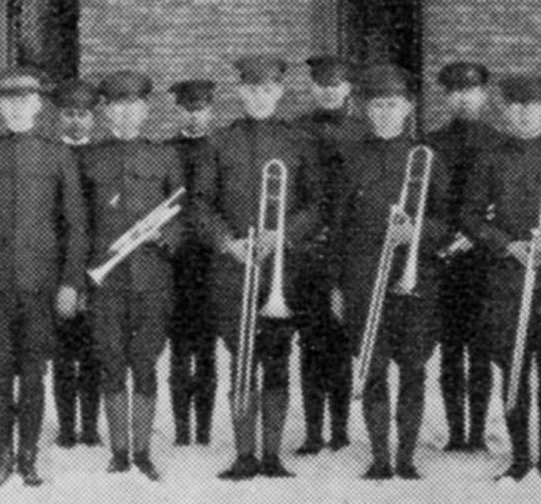 2--Military-Uniforms-with-leggings-1917-1921-2.jpg