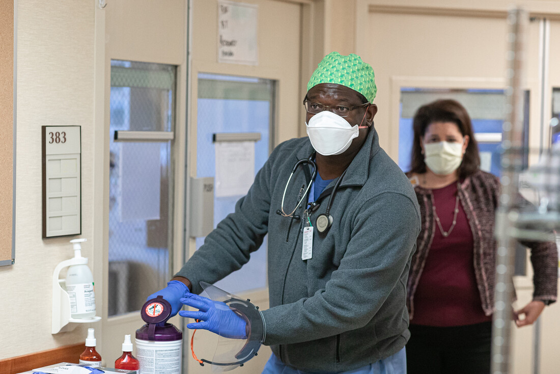Hospital workers wearing masks