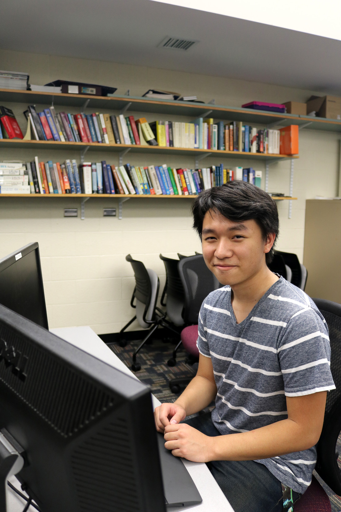 Photo of Xiathang Yang at a computer